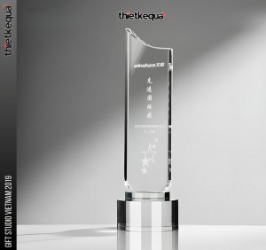 Cúp pha lê vinh danh Winshare thiết kế trụ vát tối giản