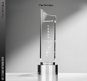 Cúp pha lê vinh danh Winshare thiết kế trụ vát tối giản