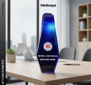 Cúp pha lê VIS Vietnam Italy Steel vinh danh Kyoei Steel Group màu xanh galaxy