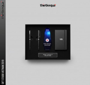 Cúp pha lê VIS Vietnam Italy Steel vinh danh Kyoei Steel Group màu xanh galaxy