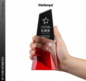 Cúp pha lê WINNING AWARD vát chéo phối màu đỏ đen nổi bật