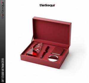 Cúp pha lê WINNING AWARD vát chéo phối màu đỏ đen nổi bật