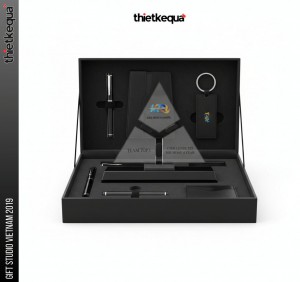 Cúp Vinh Danh Kiến Hưng Runner giải đồng đội