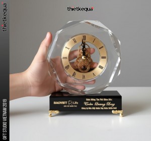 Đồng hồ pha lê để bàn làm việc