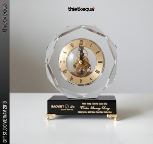 Đồng hồ pha lê để bàn làm việc