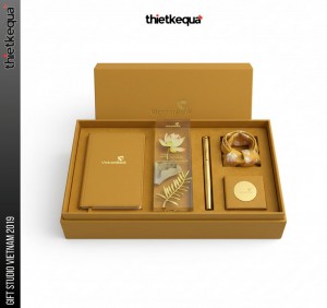 Kỷ niệm chương pha lê Vietcombank thiết kế hoa sen nghệ thuật