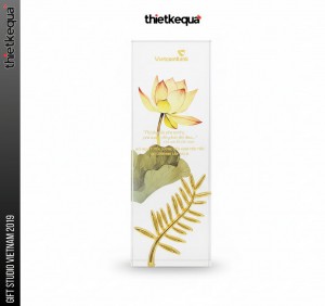Kỷ niệm chương pha lê Vietcombank thiết kế hoa sen nghệ thuật