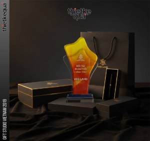 Thiết Kế Cúp Vinh Danh Đối Tác Phân Phối VHS Land